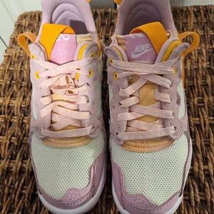 Nike Air tennis shoes